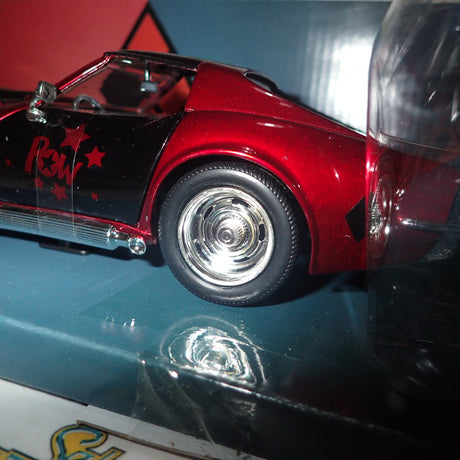 Jada JAD31196 - 1/24 Scale Hollywood Ride Harley Quinn & 1969 Corvette Stingray Diecast Scale Model Replica