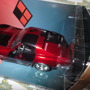 Jada JAD31196 - 1/24 Scale Hollywood Ride Harley Quinn & 1969 Corvette Stingray Diecast Scale Model Replica