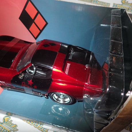 Jada JAD31196 - 1/24 Scale Hollywood Ride Harley Quinn & 1969 Corvette Stingray Diecast Scale Model Replica