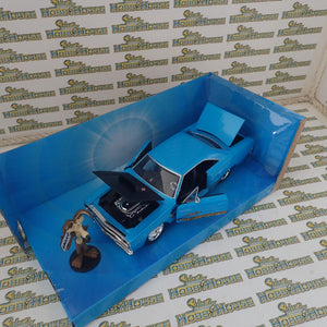 Jada Toys JAD32038 - Looney Tunes Plymouth Road Runner 1970 with Wile E Coyote 1:24 Scale Hollywood Ride