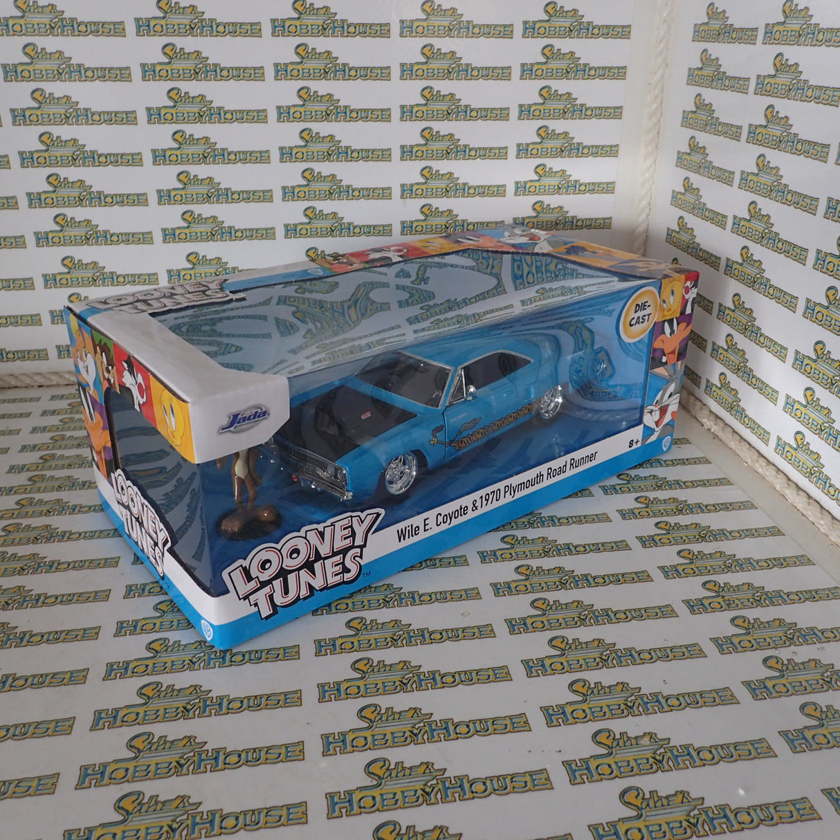 Jada Toys JAD32038 - Looney Tunes Plymouth Road Runner 1970 with Wile E Coyote 1:24 Scale Hollywood Ride