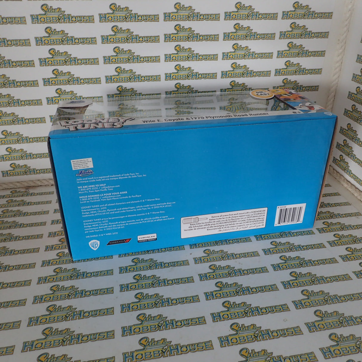 Jada Toys JAD32038 - Looney Tunes Plymouth Road Runner 1970 with Wile E Coyote 1:24 Scale Hollywood Ride