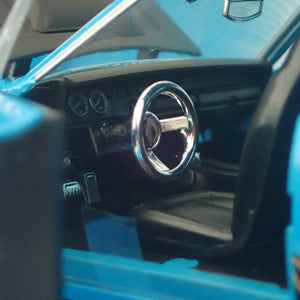 Jada Toys JAD32038 - Looney Tunes Plymouth Road Runner 1970 with Wile E Coyote 1:24 Scale Hollywood Ride