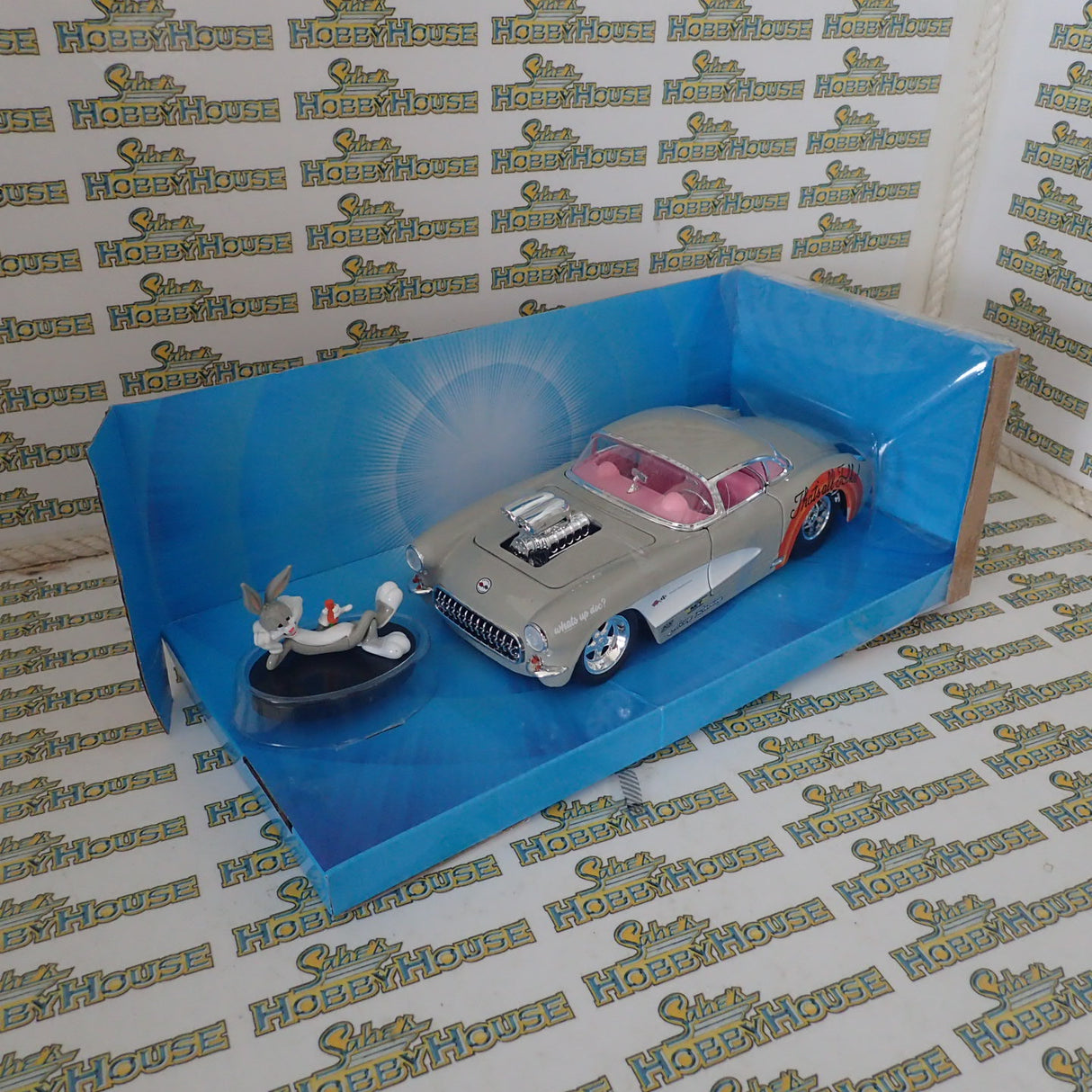 Jada Toys JAD32390 - Looney Tunes 57 Chevrolet Corvette with Bugs Bunny 1:24 Scale