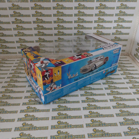 Jada Toys JAD32390 - Looney Tunes 57 Chevrolet Corvette with Bugs Bunny 1:24 Scale