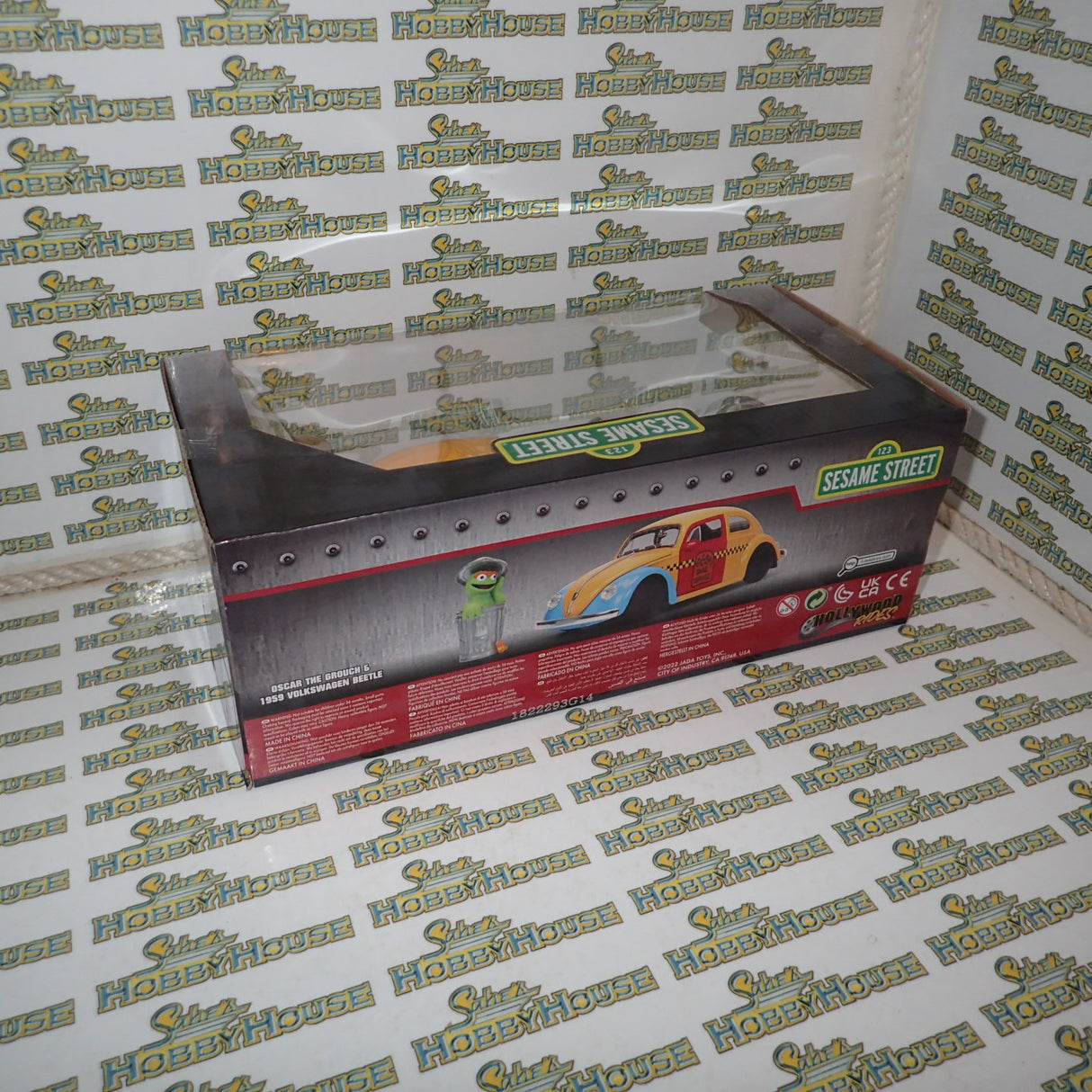 Jada JAD32801 - 1/24 Scale Sesame St - 1959 VW Beetle HR w/Oscar Diecast Scale Model Replica