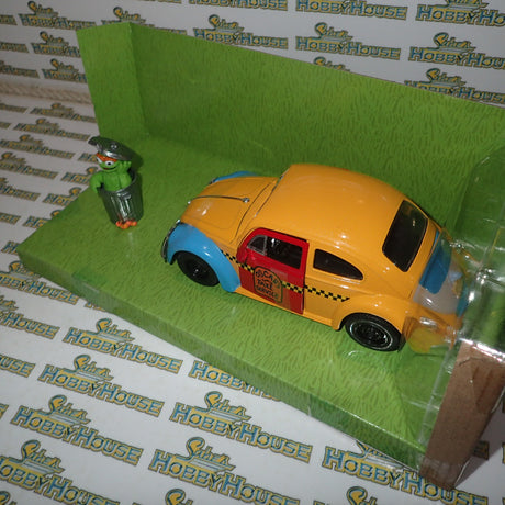 Jada JAD32801 - 1/24 Scale Sesame St - 1959 VW Beetle HR w/Oscar Diecast Scale Model Replica