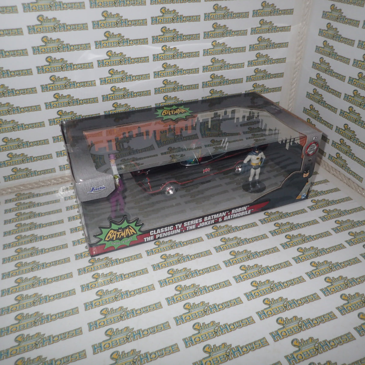 Jada Toys JAD33737 - 1/24 Scale Batman (TV) - Classic Batmobile with 4 Figures 1:24 Scale Set Diecast Model Replica