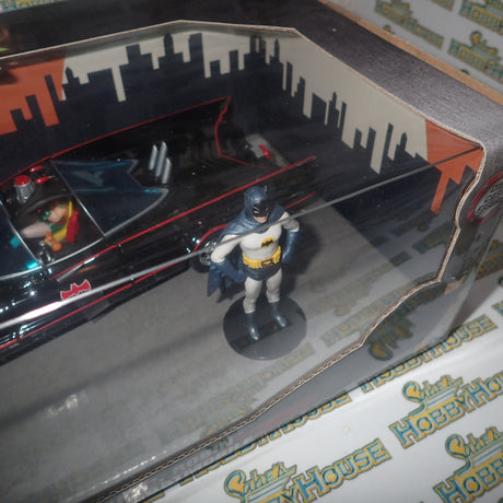 Jada Toys JAD33737 - 1/24 Scale Batman (TV) - Classic Batmobile with 4 Figures 1:24 Scale Set Diecast Model Replica