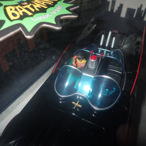 Jada Toys JAD33737 - 1/24 Scale Batman (TV) - Classic Batmobile with 4 Figures 1:24 Scale Set Diecast Model Replica
