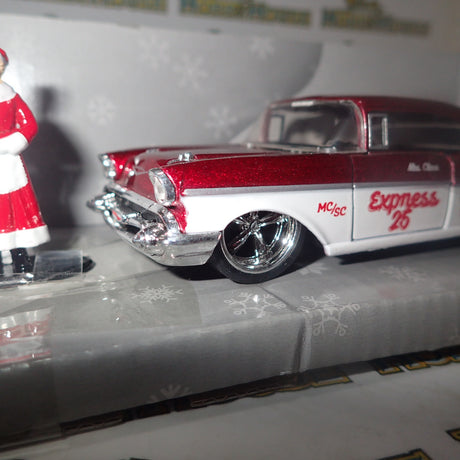 Jada Toys JAD33750 - 1:32 Scale Holiday Rides - Xmas vehicle w/Ms Claus