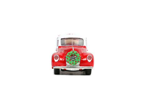 Jada 34279- 1/32 Scale Holiday Rides Santa & 1941 Ford Pickup Truck Diecast Scale Model Replica