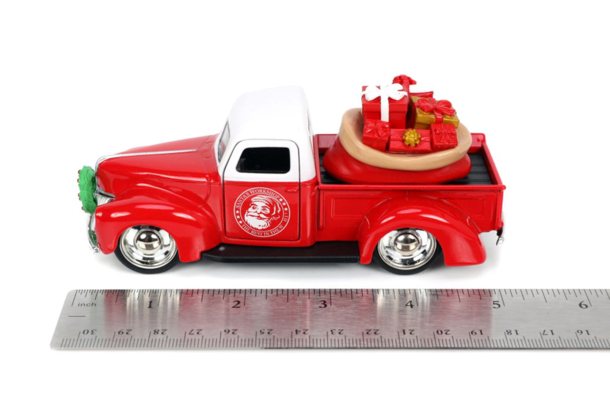 Jada 34279- 1/32 Scale Holiday Rides Santa & 1941 Ford Pickup Truck Diecast Scale Model Replica