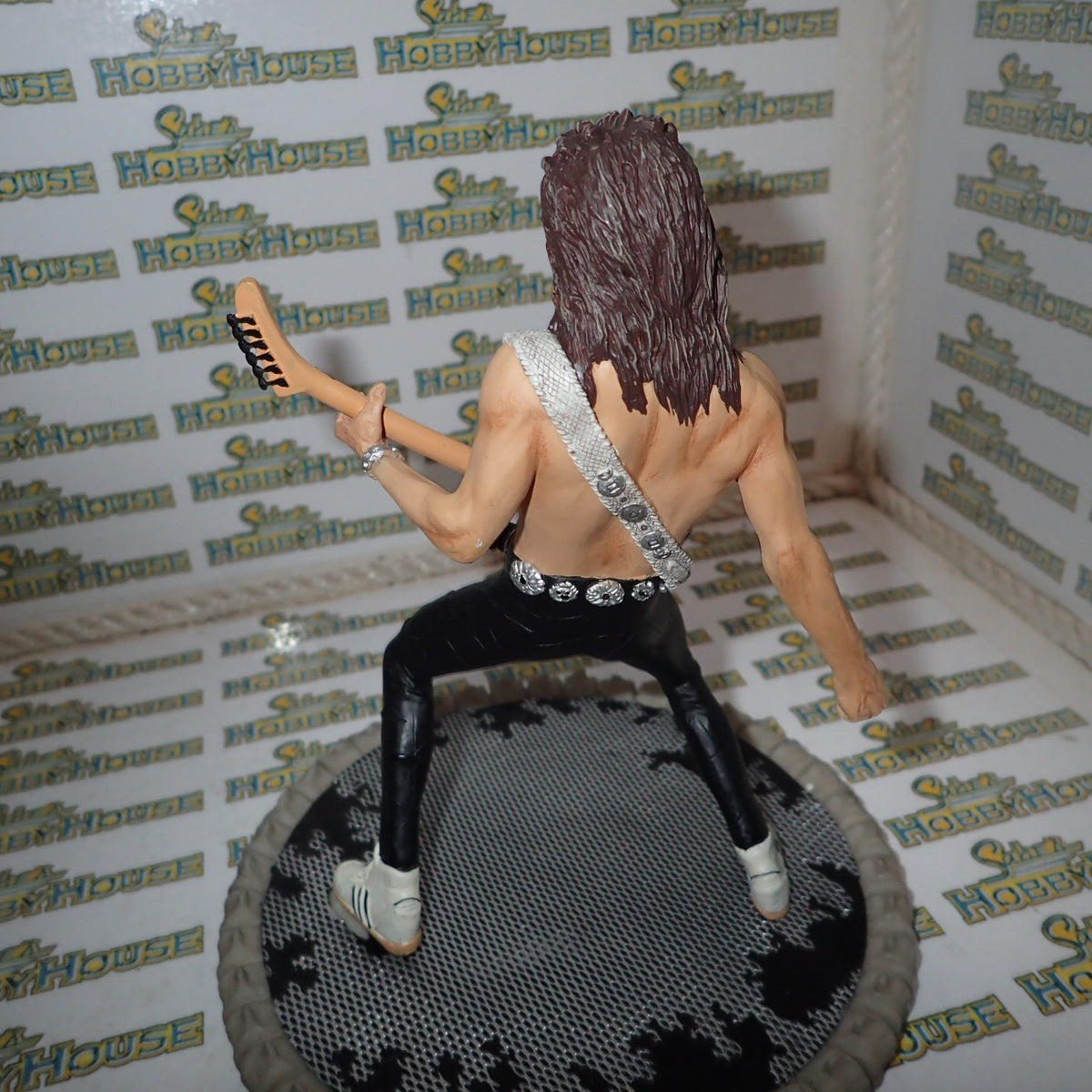 Knucklebonz Rock Iconz KBGL100 - George Lynch Statue Skull Bones Guitar LTD and rare.
