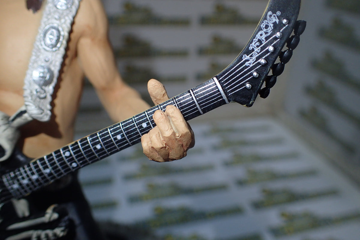 Knucklebonz Rock Iconz KBGL100 - George Lynch Statue Skull Bones Guitar LTD and rare.