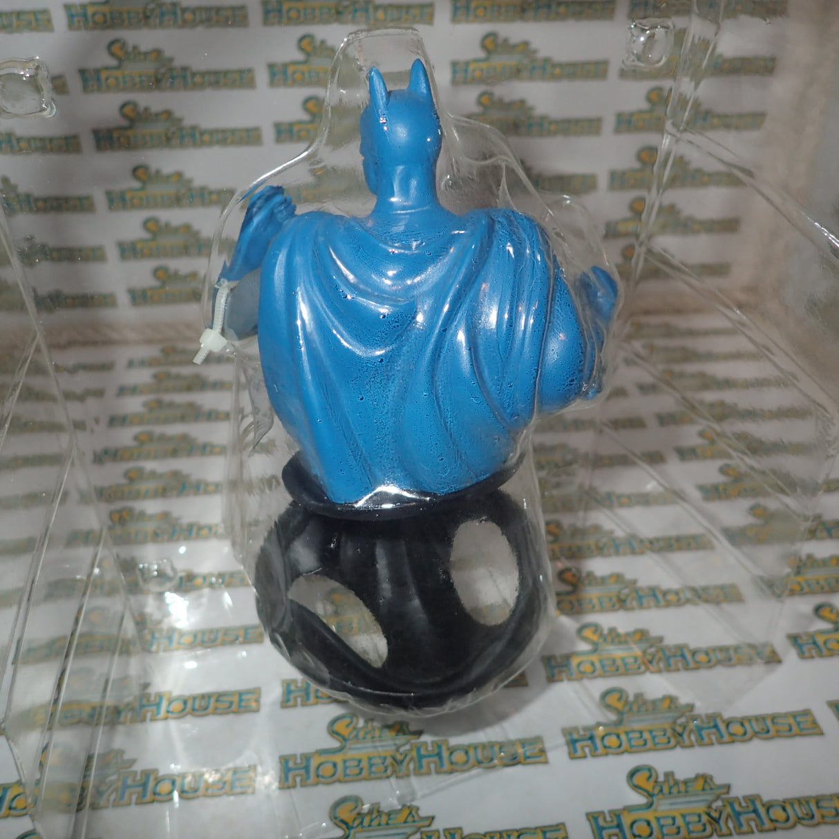 Monogram International Inc. MON45118 - Batman (comics) - Batman Resin Paperweight