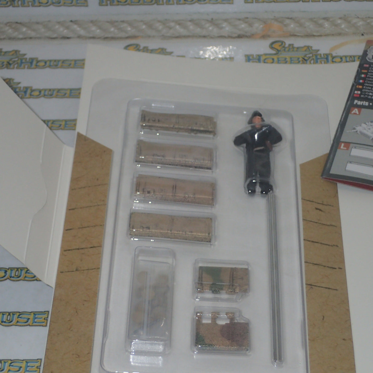 Forces of Valor MP-912043C - 1/32 [Engine Plus Series] German Sd.Kfz.181 PzKpfw VI Tiger Ausf. E heavy tank Tiger I (Early production model) Scale Model Replica