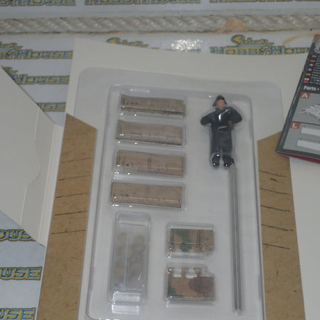 Forces of Valor MP-912043C - 1/32 [Engine Plus Series] German Sd.Kfz.181 PzKpfw VI Tiger Ausf. E heavy tank Tiger I (Early production model) Scale Model Replica