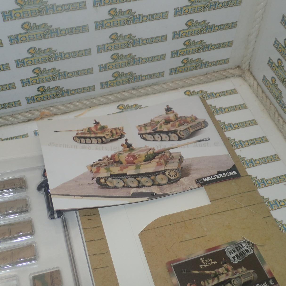 Forces of Valor MP-912043C - 1/32 [Engine Plus Series] German Sd.Kfz.181 PzKpfw VI Tiger Ausf. E heavy tank Tiger I (Early production model) Scale Model Replica