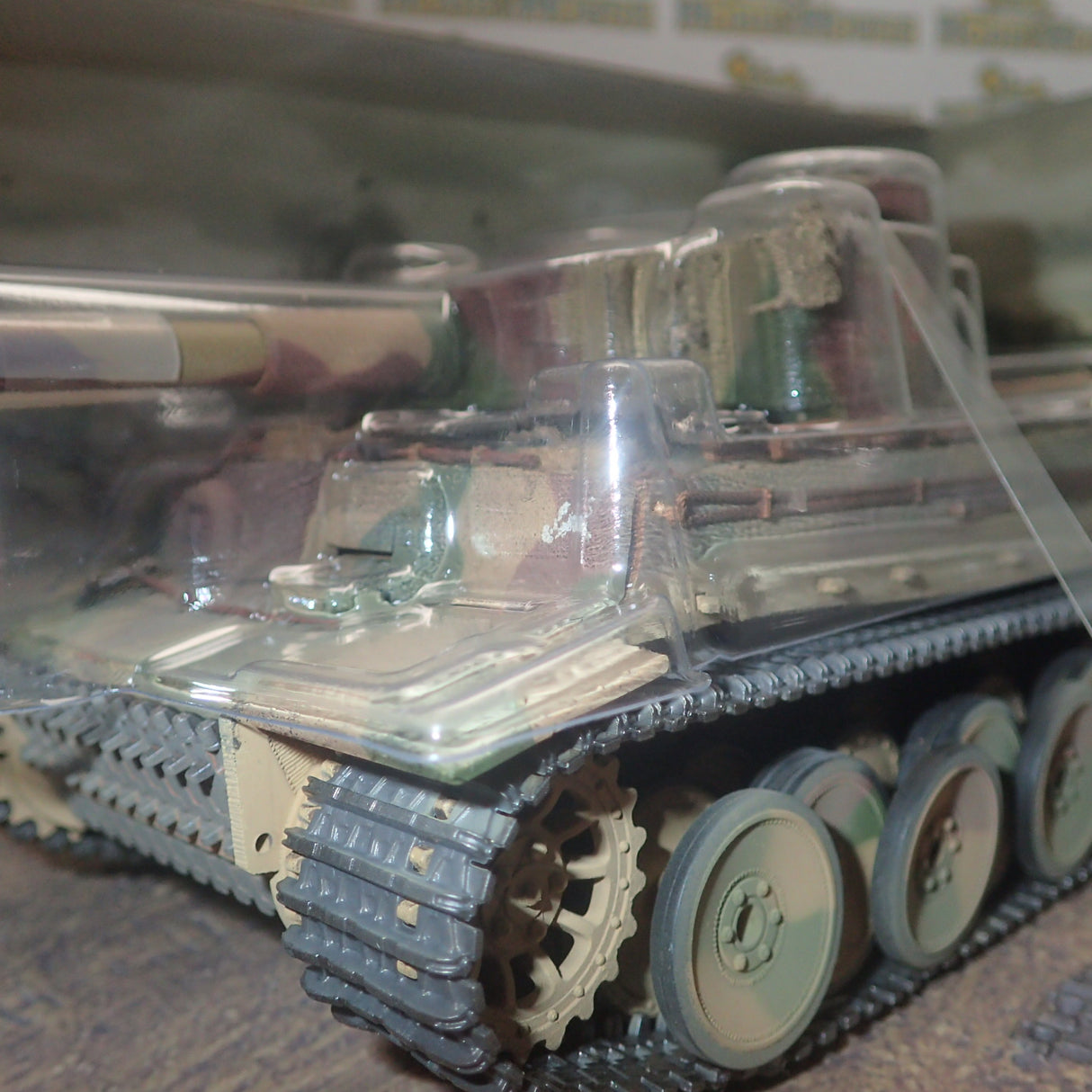 Forces of Valor MP-912043C - 1/32 [Engine Plus Series] German Sd.Kfz.181 PzKpfw VI Tiger Ausf. E heavy tank Tiger I (Early production model) Scale Model Replica