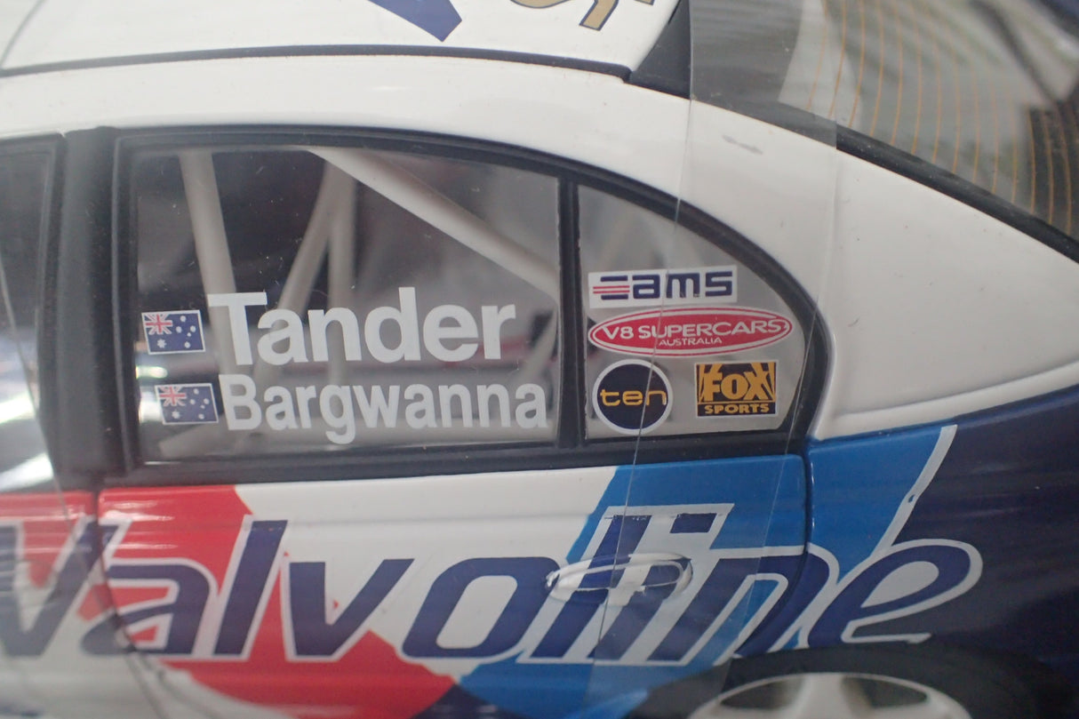 Biante/AutoArt - Diecast 1:18 2000 BATHURST WINNER HOLDEN VT COMMODORE TANDER / BARGWANNA