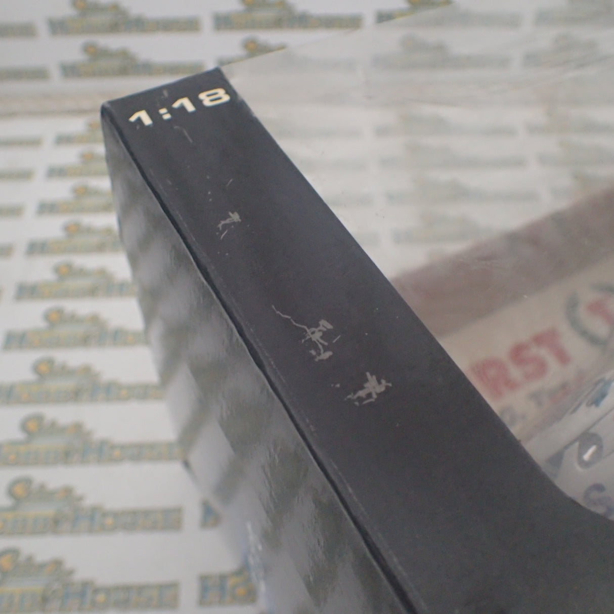 Biante/AutoArt - Diecast 1:18 2000 BATHURST WINNER HOLDEN VT COMMODORE TANDER / BARGWANNA