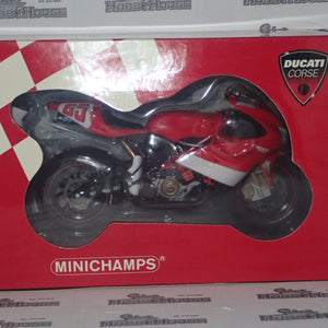MINICHAMPS 122 031495 1/12 DUCATI DESMO 16 1.GP VICTORY 'DIRT' L.CAPIROSSI 2003