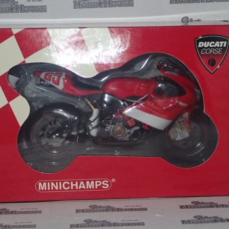 MINICHAMPS 122 031495 -D 1/12 DUCATI DESMO 16 1.GP VICTORY 'DIRT' L.CAPIROSSI 2003
