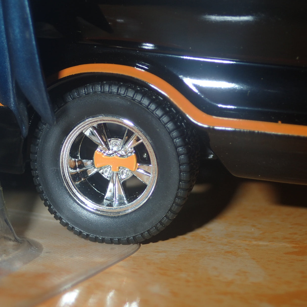 Jada Toys 98259 - 1/24 Scale - Batman Classic TV Series - Batmobile & Batman Diecast Model Replica