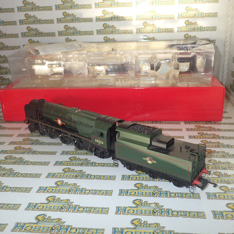 Hornby OO R3130XS BR(S) 35023 Holland-Afrika Line Rebuilt Merchant Navy Class 4-6-2 Brunswick Green Late Crest DCC Sound