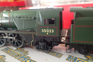 Hornby OO R3130XS BR(S) 35023 Holland-Afrika Line Rebuilt Merchant Navy Class 4-6-2 Brunswick Green Late Crest DCC Sound