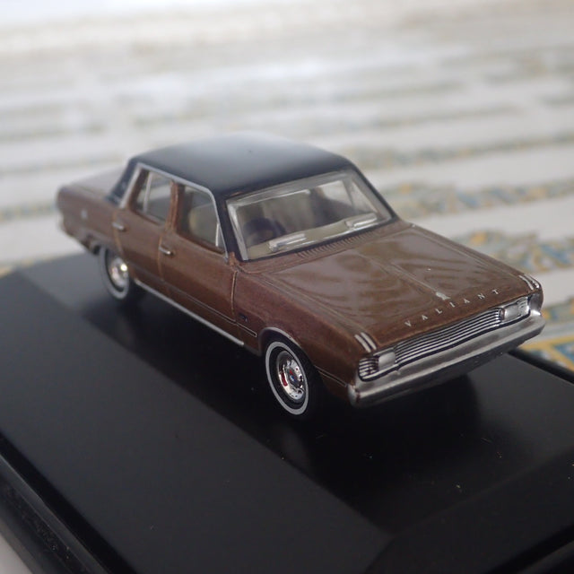 Road Ragers Precision Scale Models – 1:87/HO – 1969 VG Valiant Regal in Citron Gold with Black Vinyl Roof