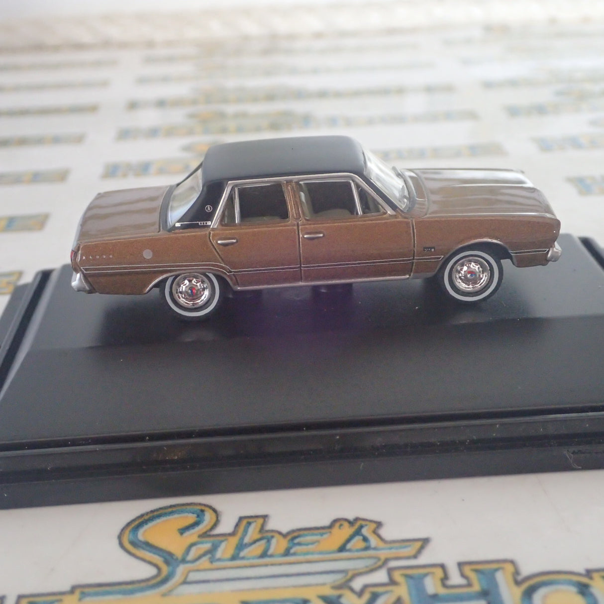 Road Ragers Precision Scale Models – 1:87/HO – 1969 VG Valiant Regal in Citron Gold with Black Vinyl Roof