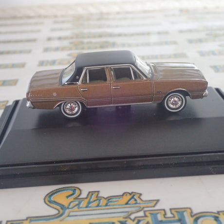 Road Ragers Precision Scale Models – 1:87/HO – 1969 VG Valiant Regal in Citron Gold with Black Vinyl Roof