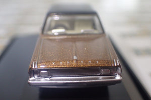 Road Ragers Precision Scale Models – 1:87/HO – 1969 VG Valiant Regal in Citron Gold with Black Vinyl Roof