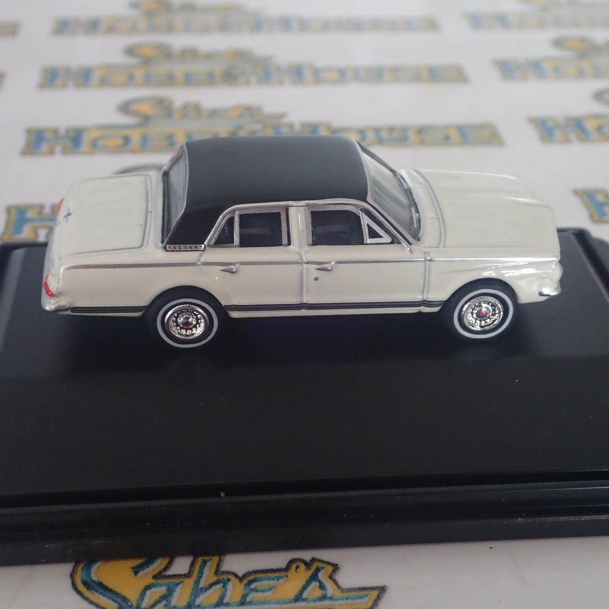 Road Ragers Precision Scale Models – 1:87/HO – 1963 Valiant AP5 in Alpine White with Black Vinyl Roof
