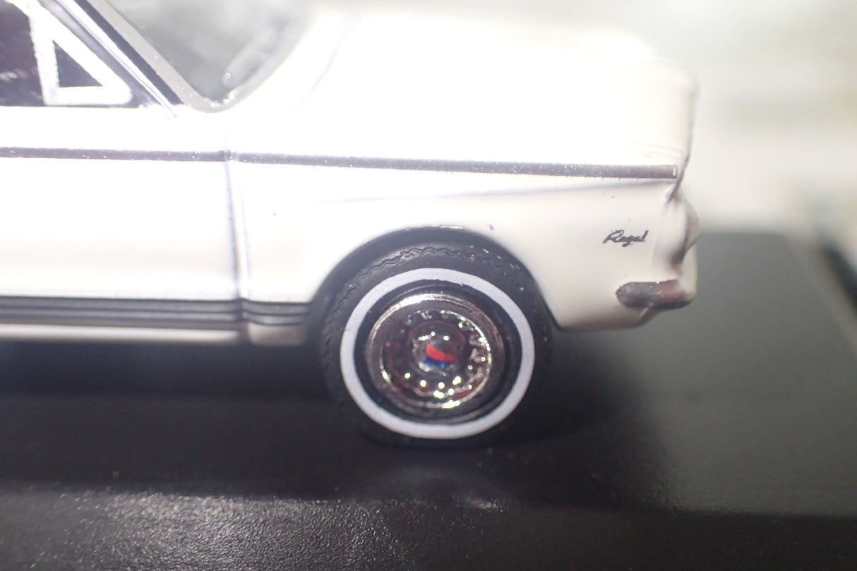 Road Ragers Precision Scale Models – 1:87/HO – 1963 Valiant AP5 in Alpine White with Black Vinyl Roof