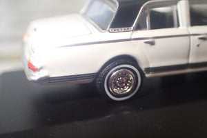 Road Ragers Precision Scale Models – 1:87/HO – 1963 Valiant AP5 in Alpine White with Black Vinyl Roof