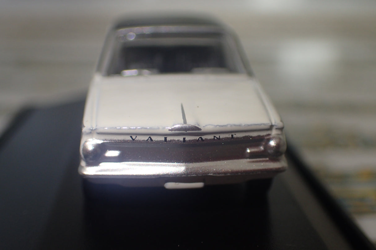 Road Ragers Precision Scale Models – 1:87/HO – 1963 Valiant AP5 in Alpine White with Black Vinyl Roof