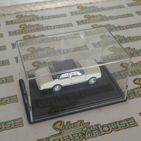 Road Ragers Precision Scale Models – 1:87/HO – 1963 Valiant AP5 in Alpine White with Black Vinyl Roof