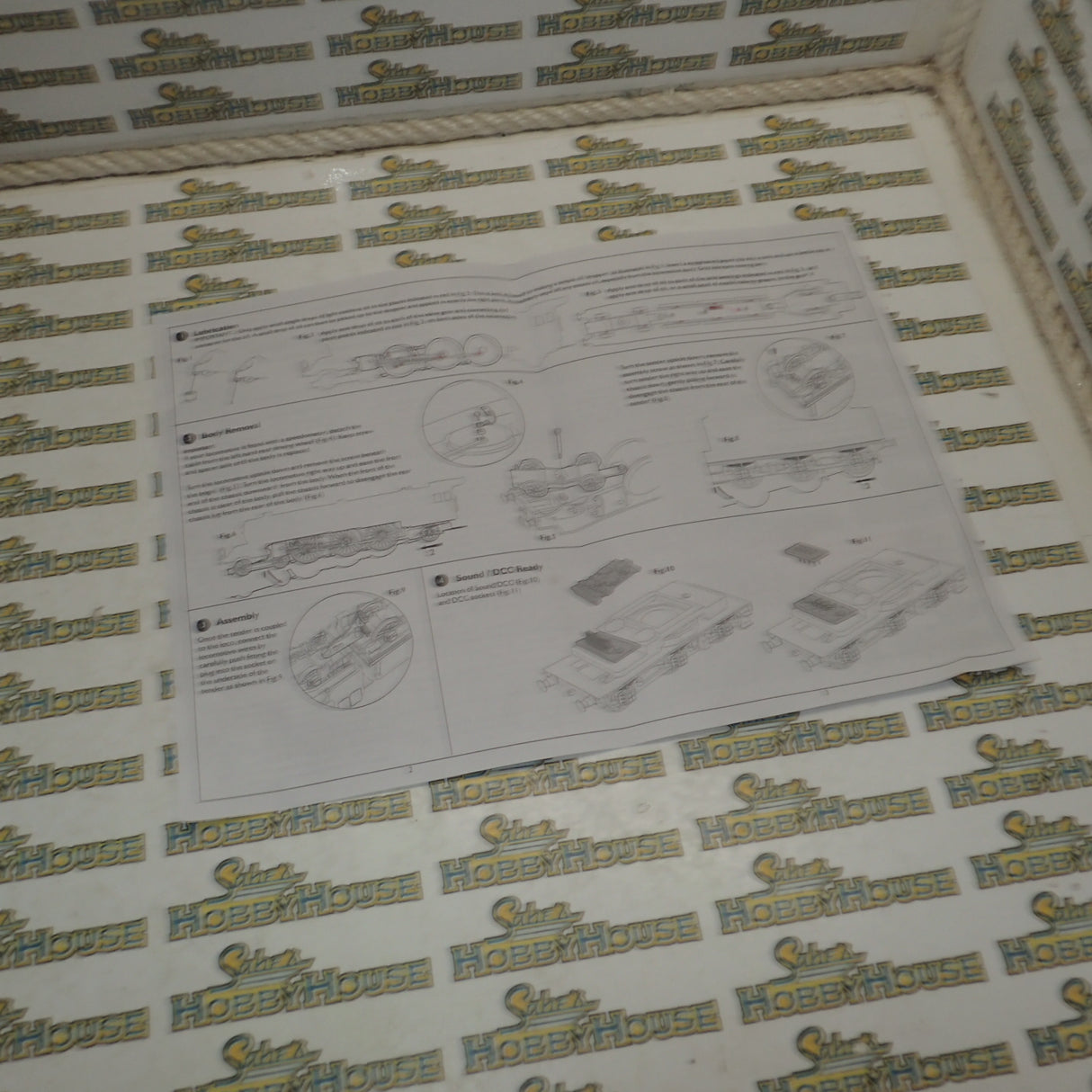 Hornby R3092 - OO Hornby Coronation Scot Train Pack - Limited Edition - Ltd Edition