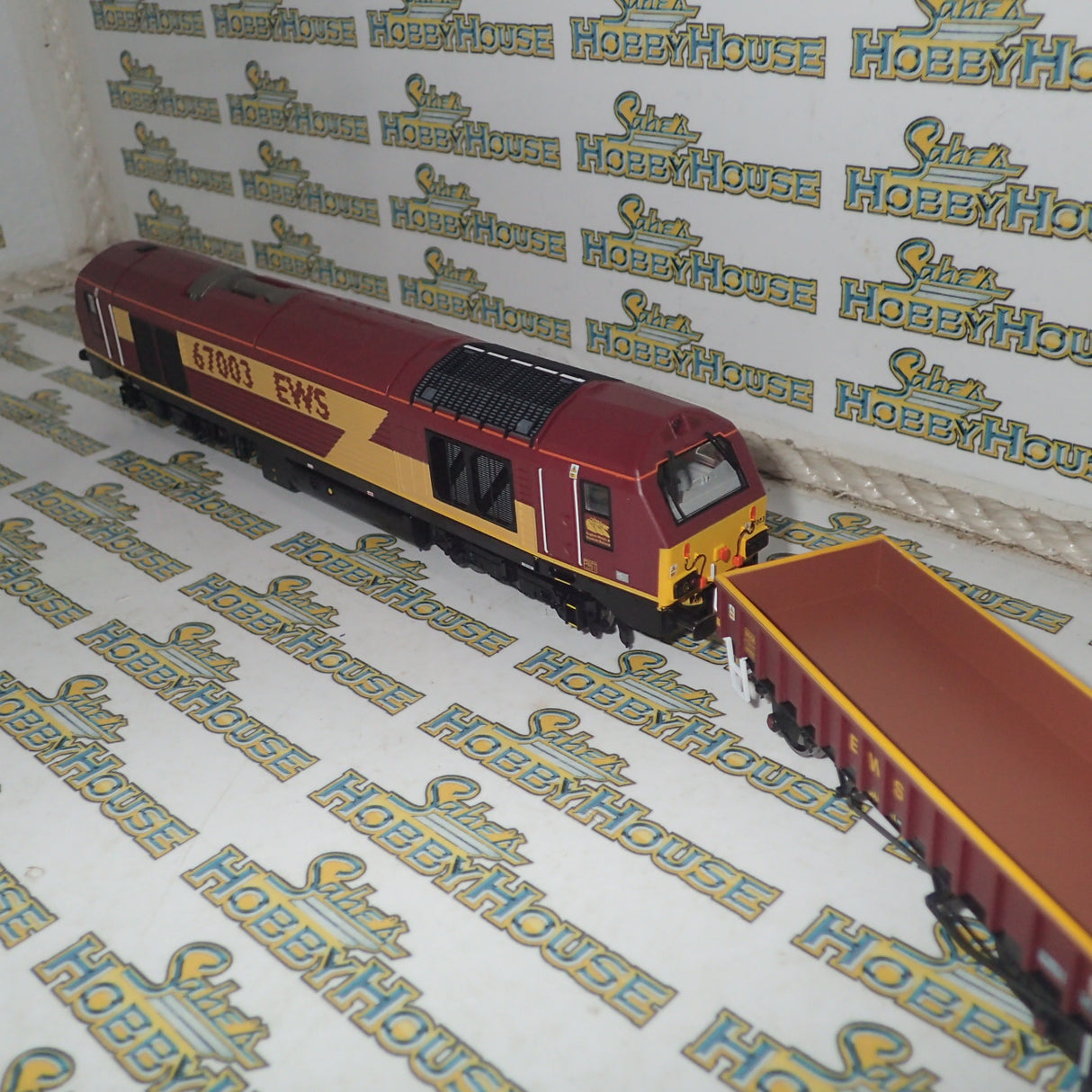 Hornby R3399 - OO EWS Freight Train Pack Ltd Edition of 1000 DCC READY