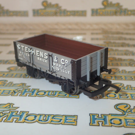 Hornby - HO/00 Scale - R6746 4 Plank Wagon 'Stephens & Co.' Rolling Stock