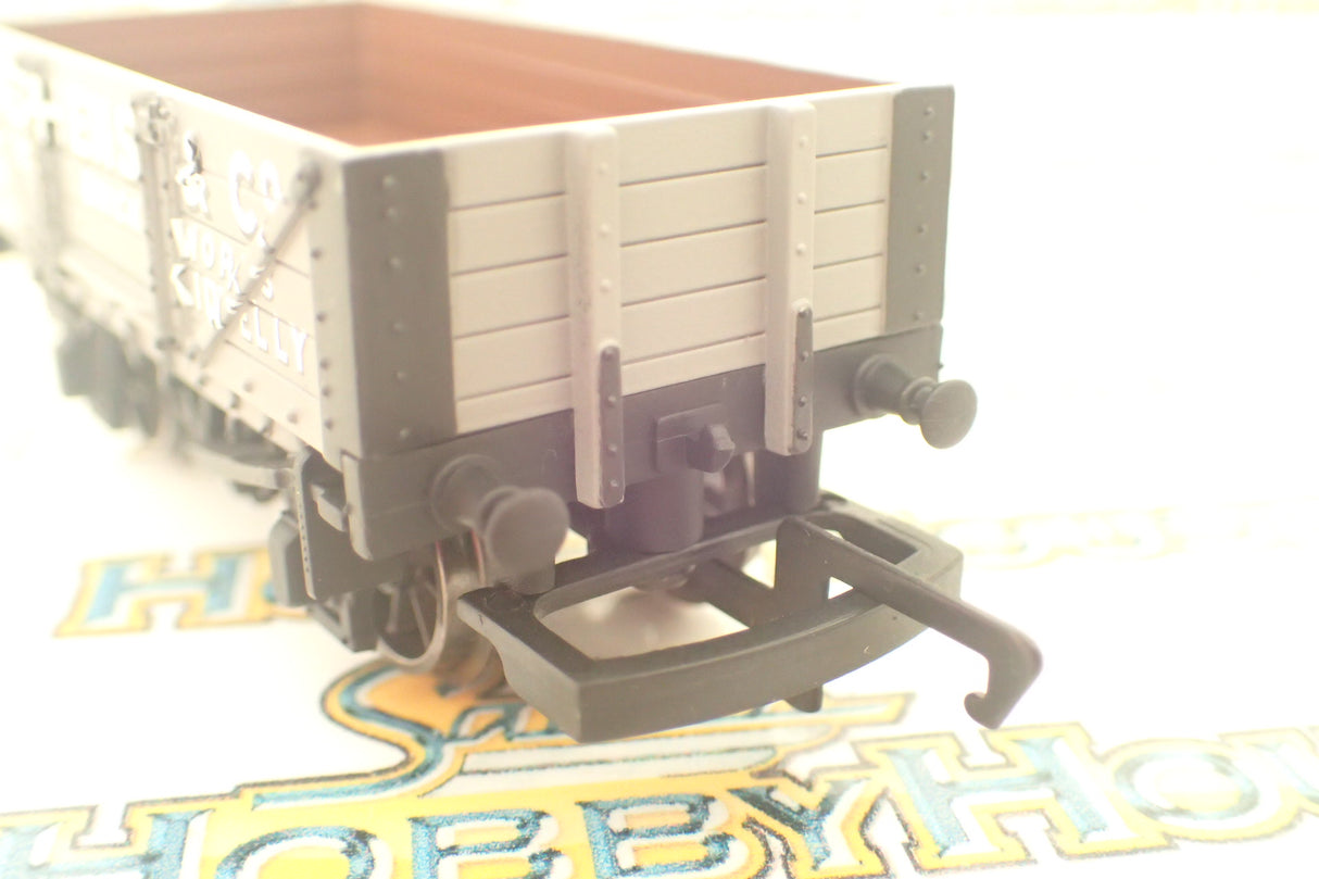 Hornby - HO/00 Scale - R6746 4 Plank Wagon 'Stephens & Co.' Rolling Stock