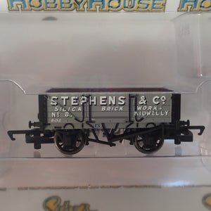 Hornby - HO/00 Scale - R6746 4 Plank Wagon 'Stephens & Co.' Rolling Stock