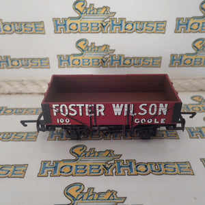 Hornby - HO/00 Scale - 5 Plank Wagon 'Foster Wilson" Rolling Stock