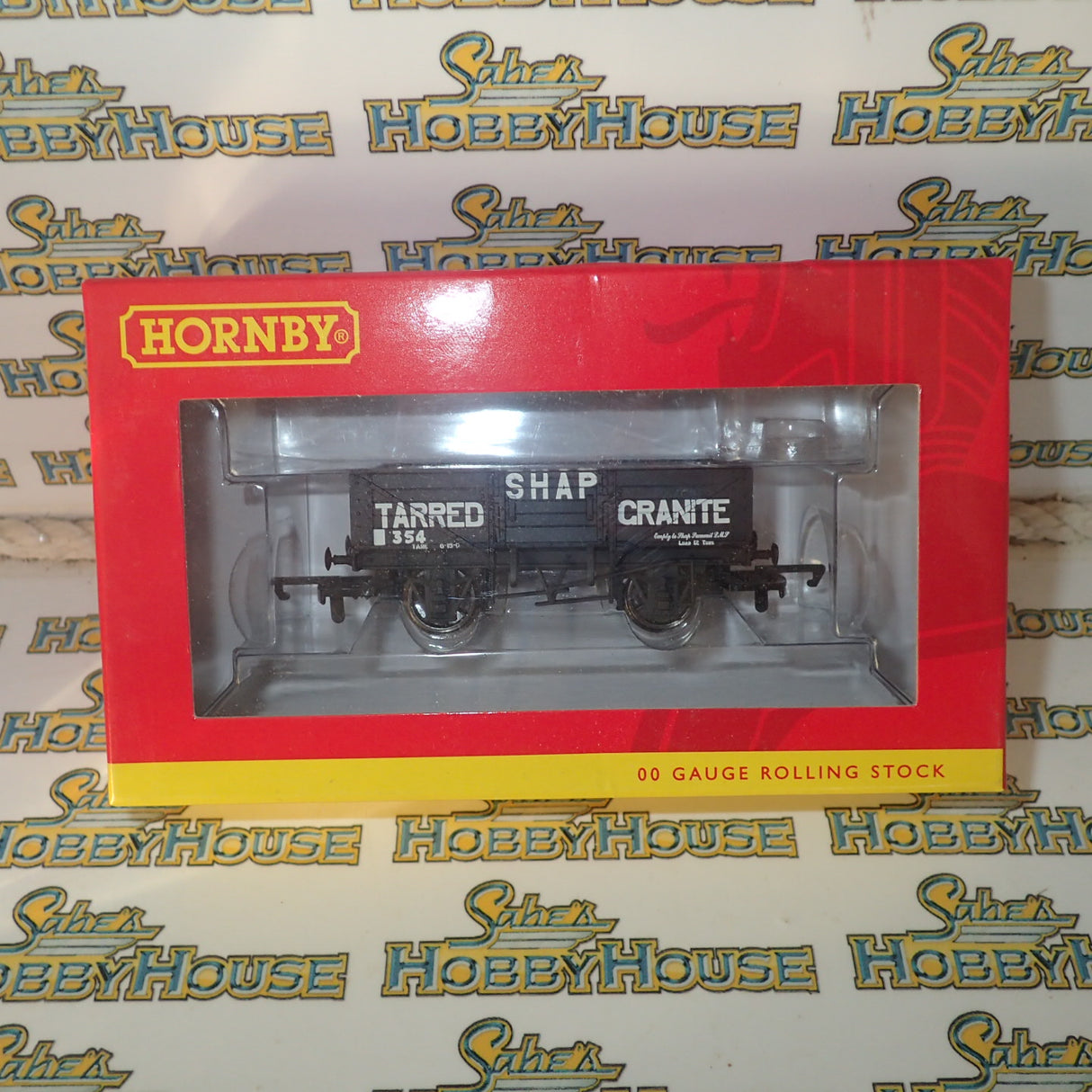 Hornby - HO/00 Scale - 5 Plank Wagon 'Shap Tarred Granite' Rolling Stock