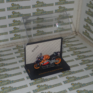IXO Models RAB104 - 1/24 Scale - Honda RC211V #3 M.Biaggi MotoGP 2005 Scale Model Replica