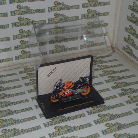 IXO Models RAB104 - 1/24 Scale - Honda RC211V #3 M.Biaggi MotoGP 2005 Scale Model Replica