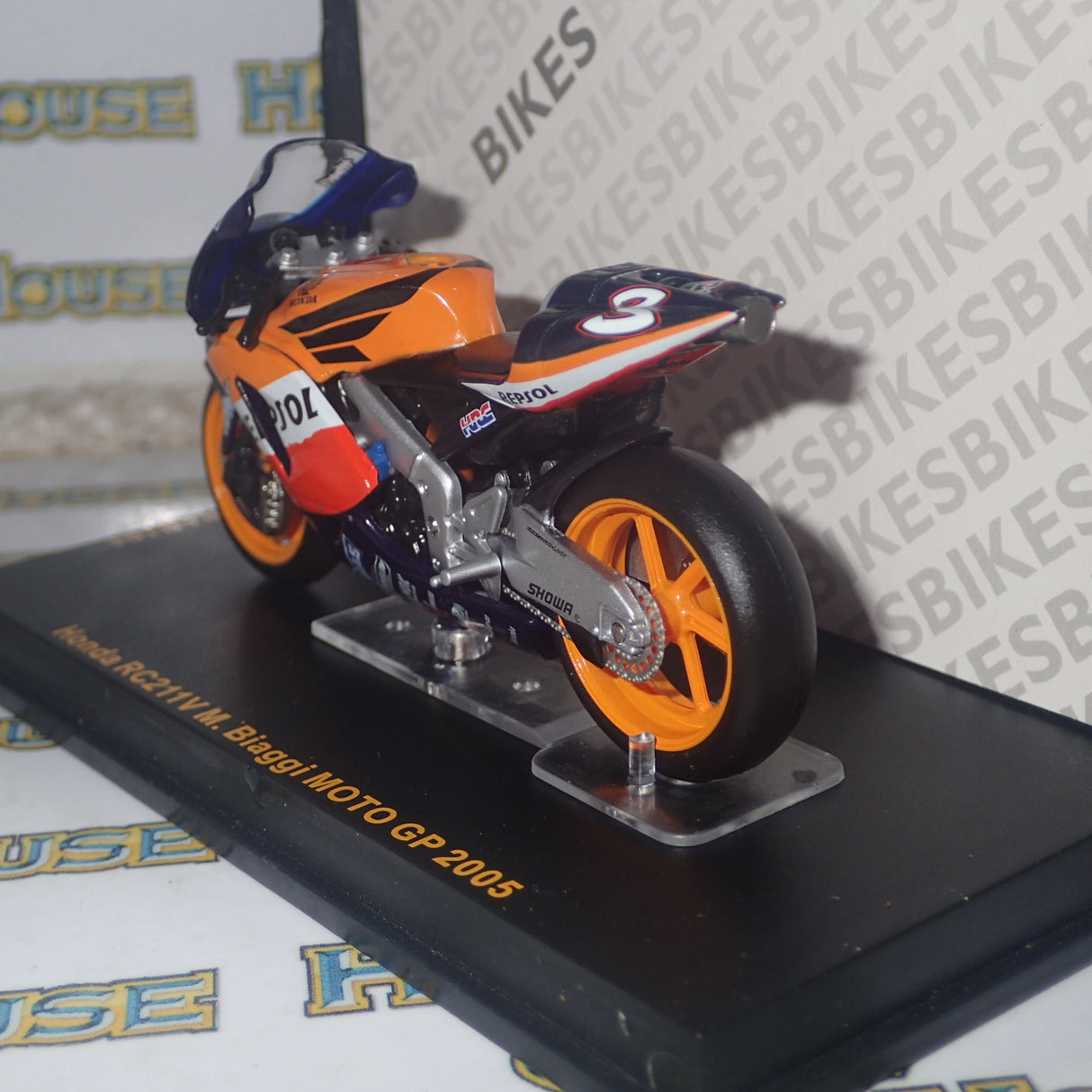 IXO Models RAB104 - 1/24 Scale - Honda RC211V #3 M.Biaggi MotoGP 2005 Scale Model Replica
